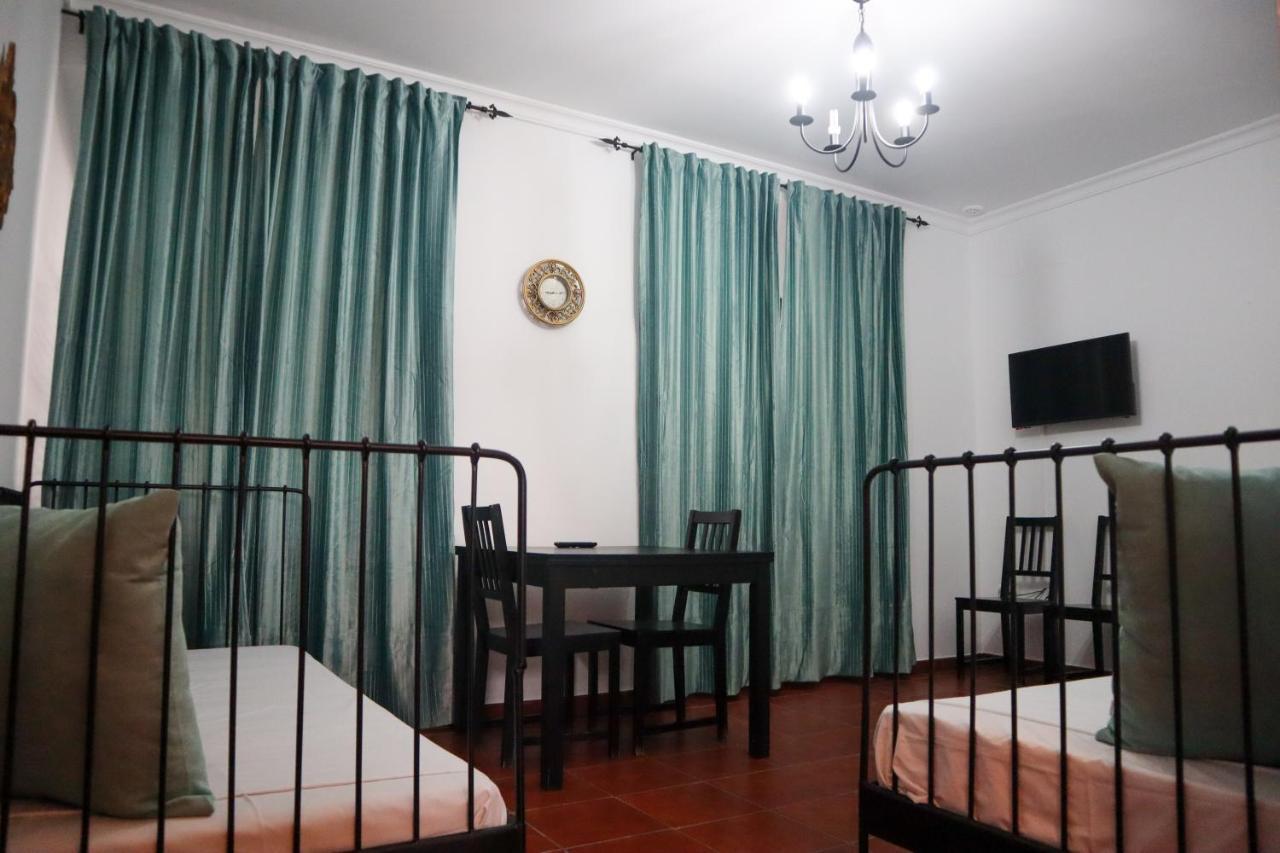 Apartamentos Turisticos Casa Cantillo Carmona  Eksteriør billede