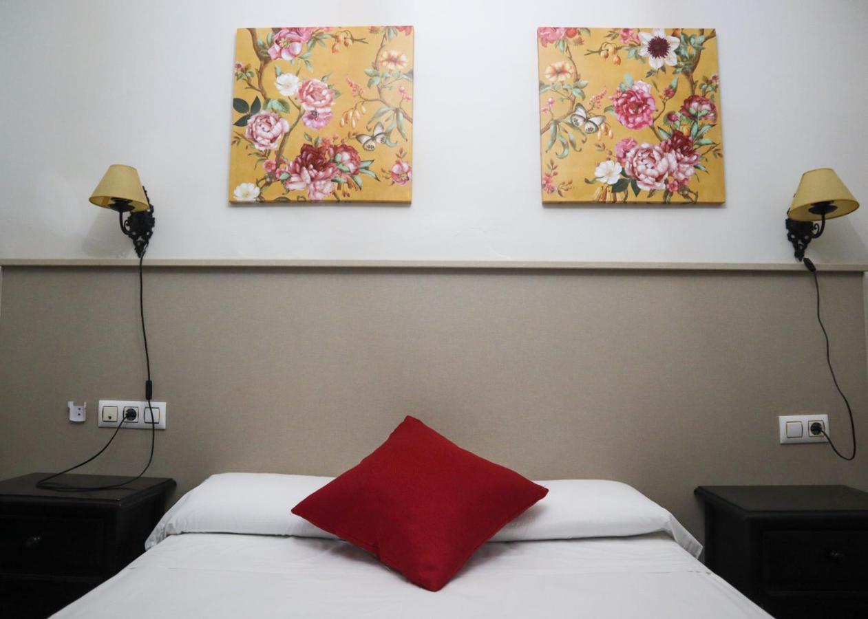 Apartamentos Turisticos Casa Cantillo Carmona  Eksteriør billede